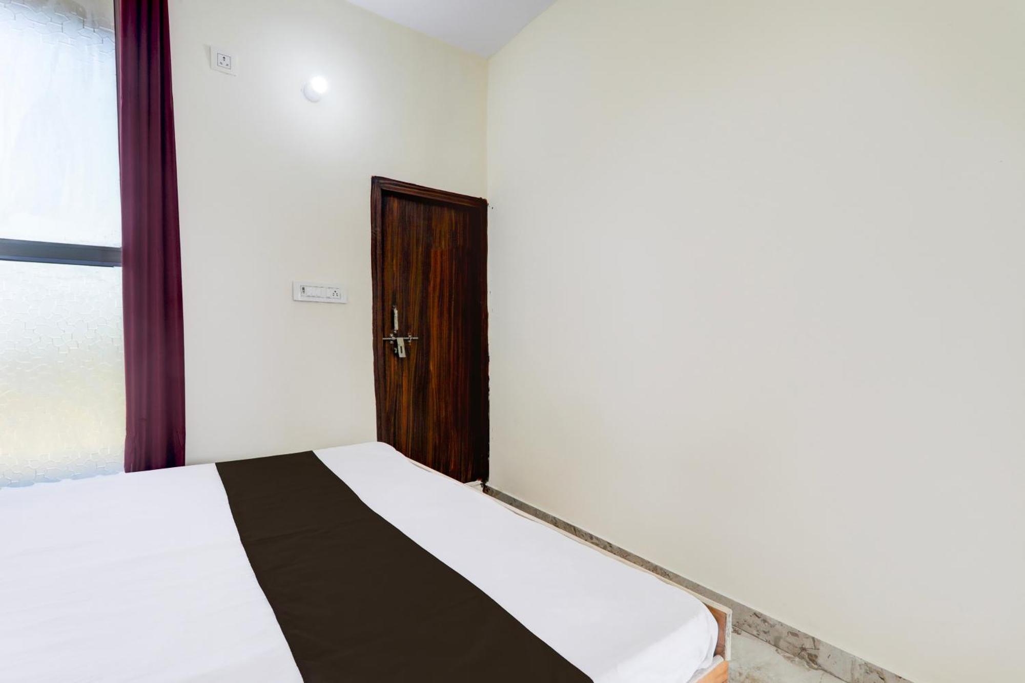 Hotel O Rn Chinhat Екстер'єр фото