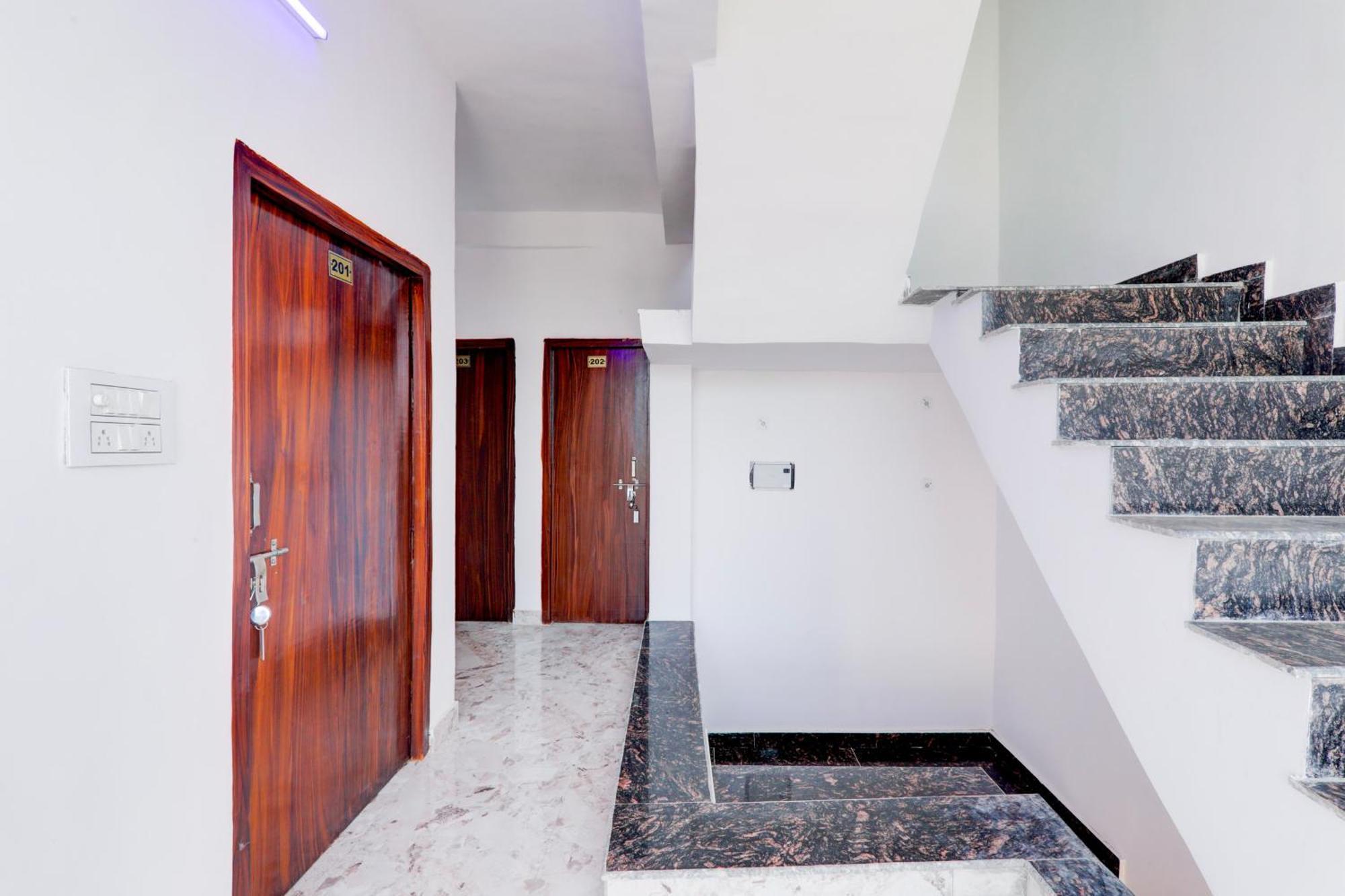 Hotel O Rn Chinhat Екстер'єр фото